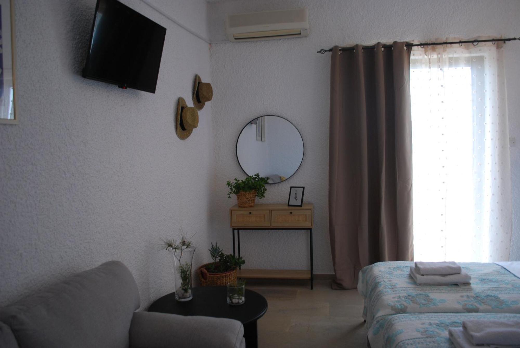 Sunset Rooms Agia Marina  Exterior photo