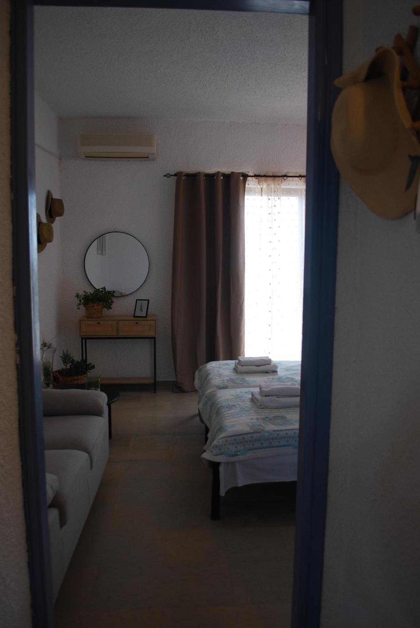 Sunset Rooms Agia Marina  Exterior photo