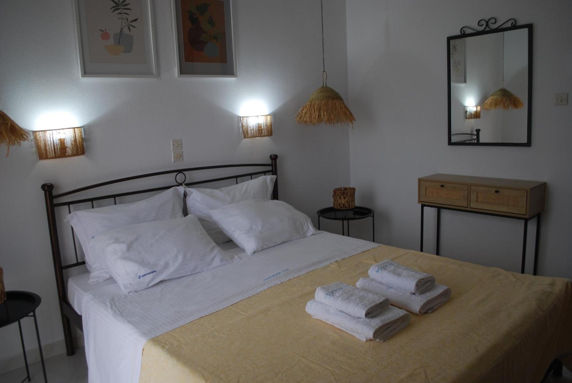 Sunset Rooms Agia Marina  Exterior photo