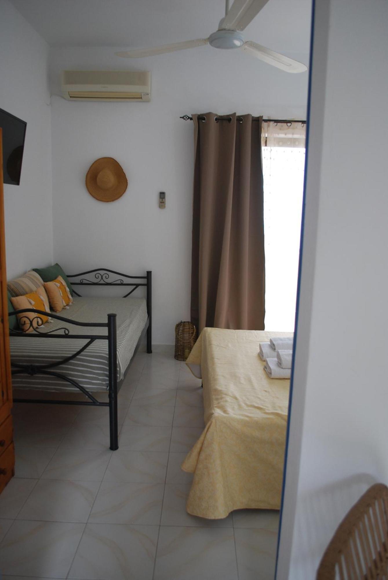 Sunset Rooms Agia Marina  Exterior photo