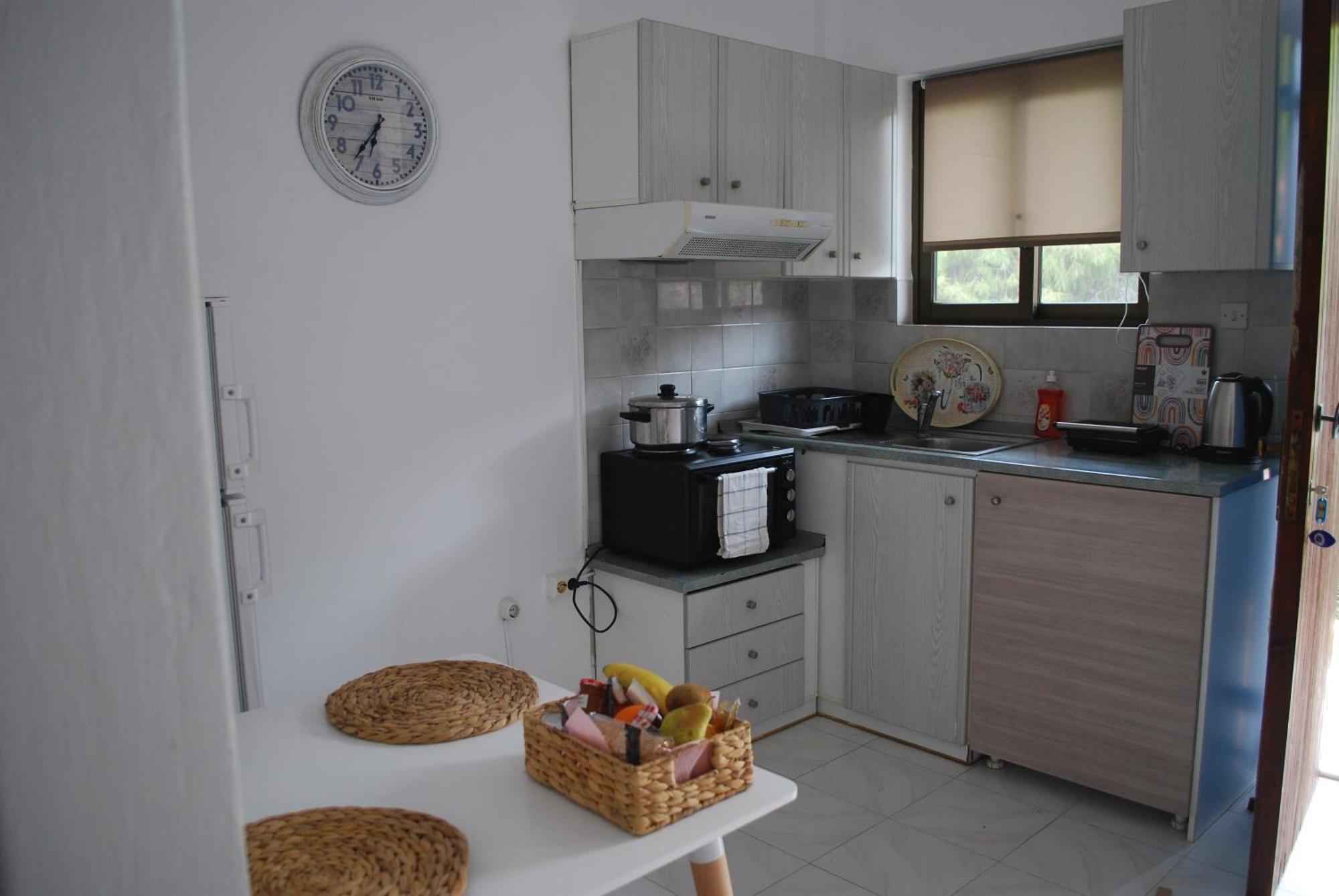 Sunset Rooms Agia Marina  Exterior photo